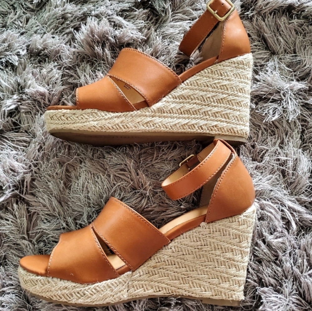 - Time & True Tan Espadrille Wedge Sandals EUC - Picture 2 of 15